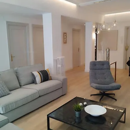 Apartment Espacioso, 4 Hab, Parking Gratis & Lic: Ebi-02928