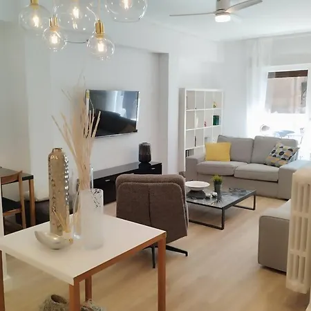 Apartment Espacioso, 4 Hab, Parking Gratis & Lic: Ebi-02928