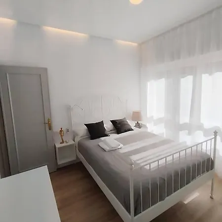 Apartment Espacioso, 4 Hab, Parking Gratis & Lic: Ebi-02928