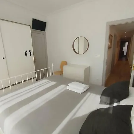 Espacioso, 4 Hab, Parking Gratis & Lic: Ebi-02928 Apartment