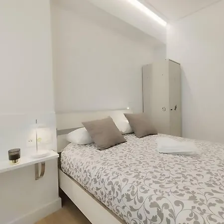 Apartment Espacioso, 4 Hab, Parking Gratis & Lic: Ebi-02928