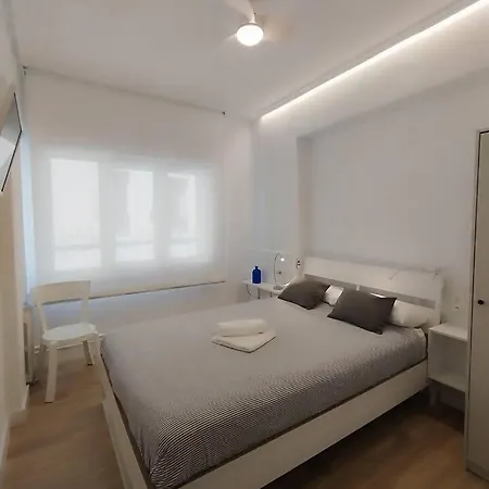 Apartment Espacioso, 4 Hab, Parking Gratis & Lic: Ebi-02928 *