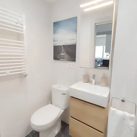 Espacioso, 4 Hab, Parking Gratis & Lic: Ebi-02928 Apartment